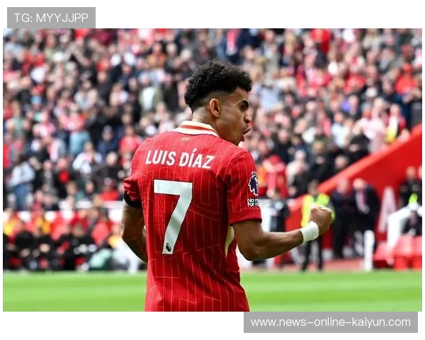 利物浦边路反复冲击形成优势,迪亚斯动作衔接紧凑 利物浦边路反复冲击形成优势,迪亚斯动作衔接紧凑