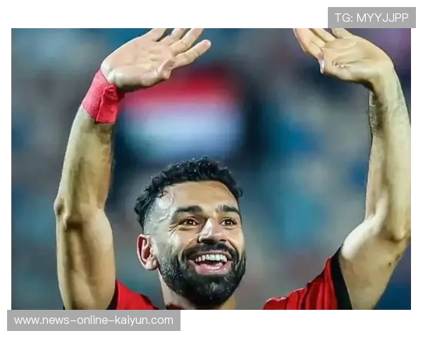 利物浦进攻从右路全面爆发，萨拉赫抽射偏出