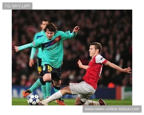 巴萨前场小范围三角形配合极具侵略性